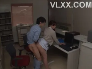 Cô bạn học thời thơ ấu gạ địt tôi ngay trên trường