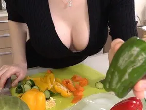 Chị gái thất tình gạ cậu ghệ em ghệ lần đầu làm chuyện ấy