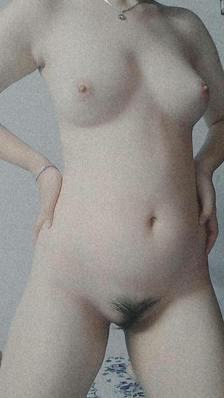 Một cô nữ sinh trẻ vừa mất đi sự trinh trắng