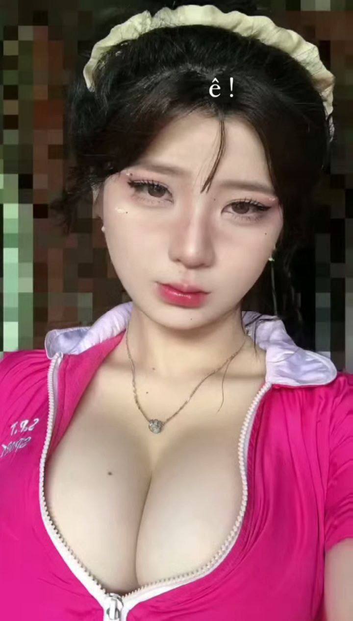 #cô gái đeo kính tương phản~thích ăn gà#quan hệ bằng miệng1